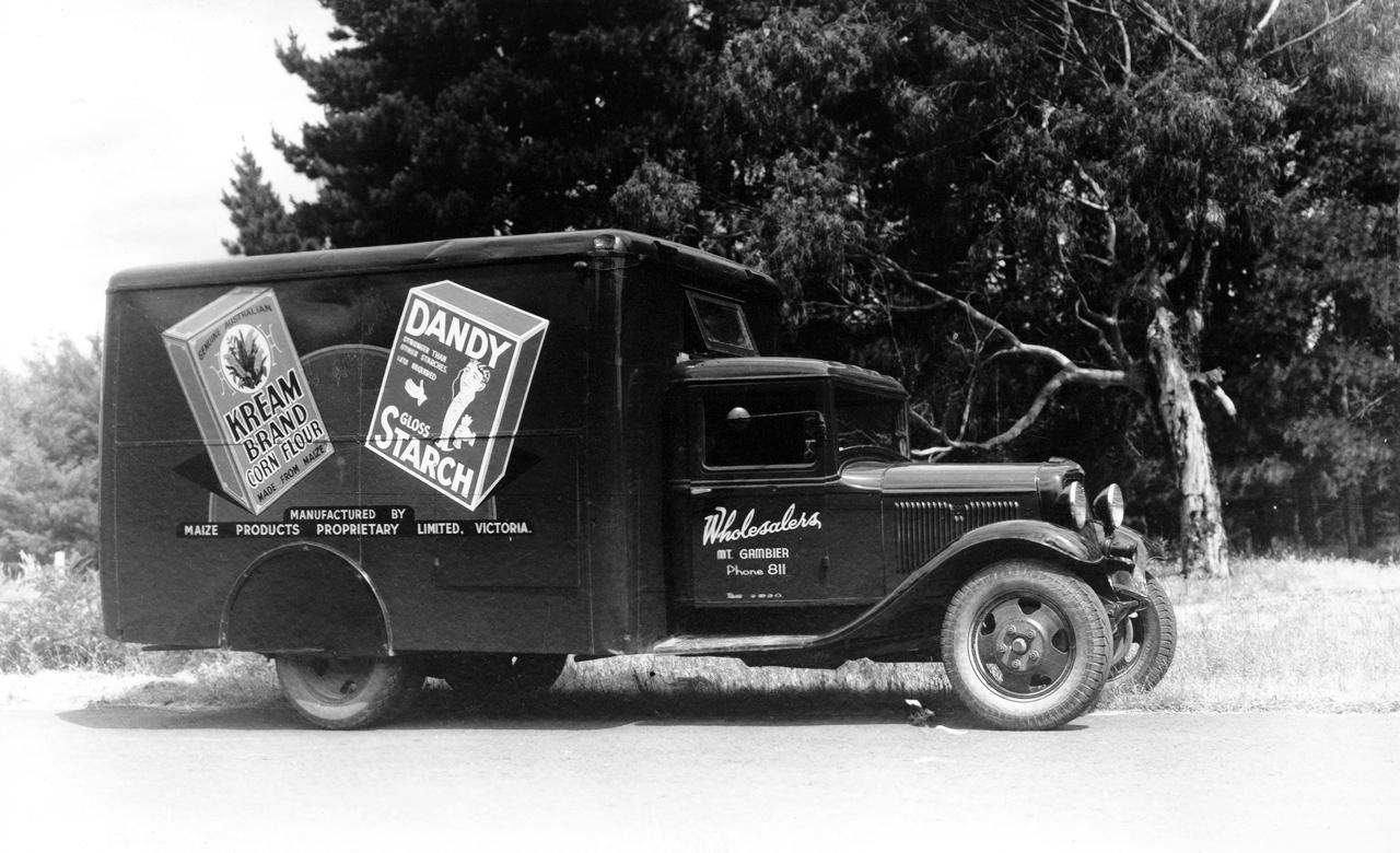 A wholesalers’ truck at Mount Gambier. SLSA: BRG 347/9