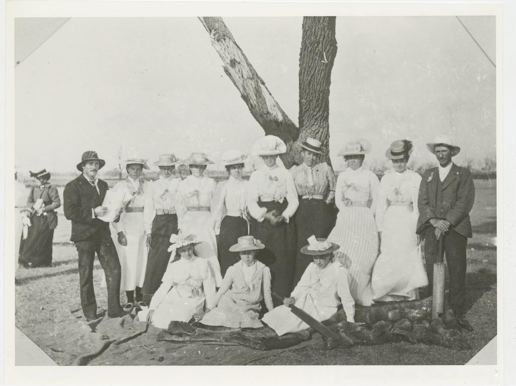 Allendale East Ladies Cricket team, 1900. SLSA B 36975