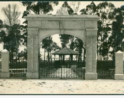 War Memorial Jamestown SLSA B 9633