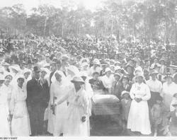 Crowds at an outdoor function held in Adelaide parklands featuring Mrs.Seager, Photo taken approximately 1918.,SLSA: PRG 280/1/15/637