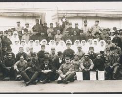 French soldiers at the Cheer-Up Hut, photo taken in approximately 1916. SLSA: B 26347 