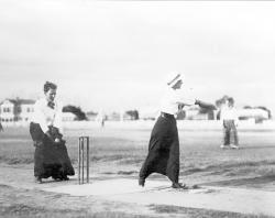 Wicket keeper catching a ball, 1914. SLSA: PRG 280/1/10/214