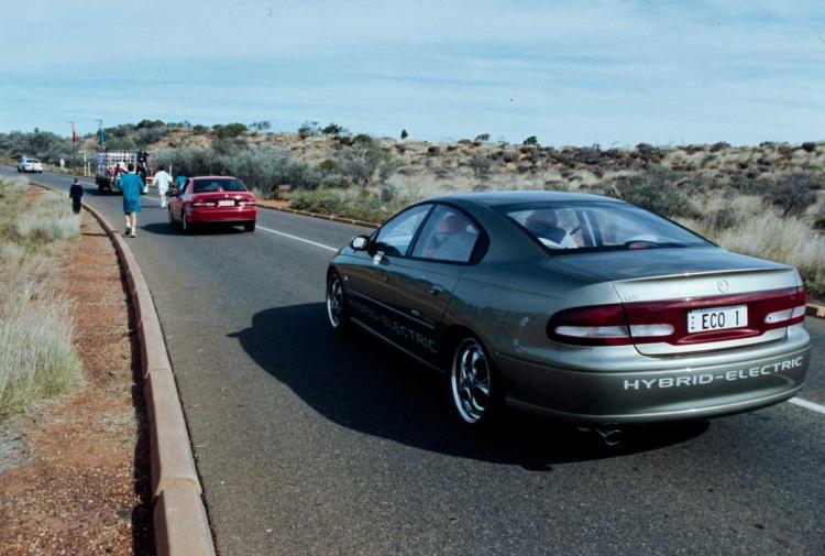 ECOmmodore was used as a lead car in the Sydney 2000 Olympics Torch Relay. Uluru-Kata Tjuta National Park. SLSA: BRG 213/199/10/22